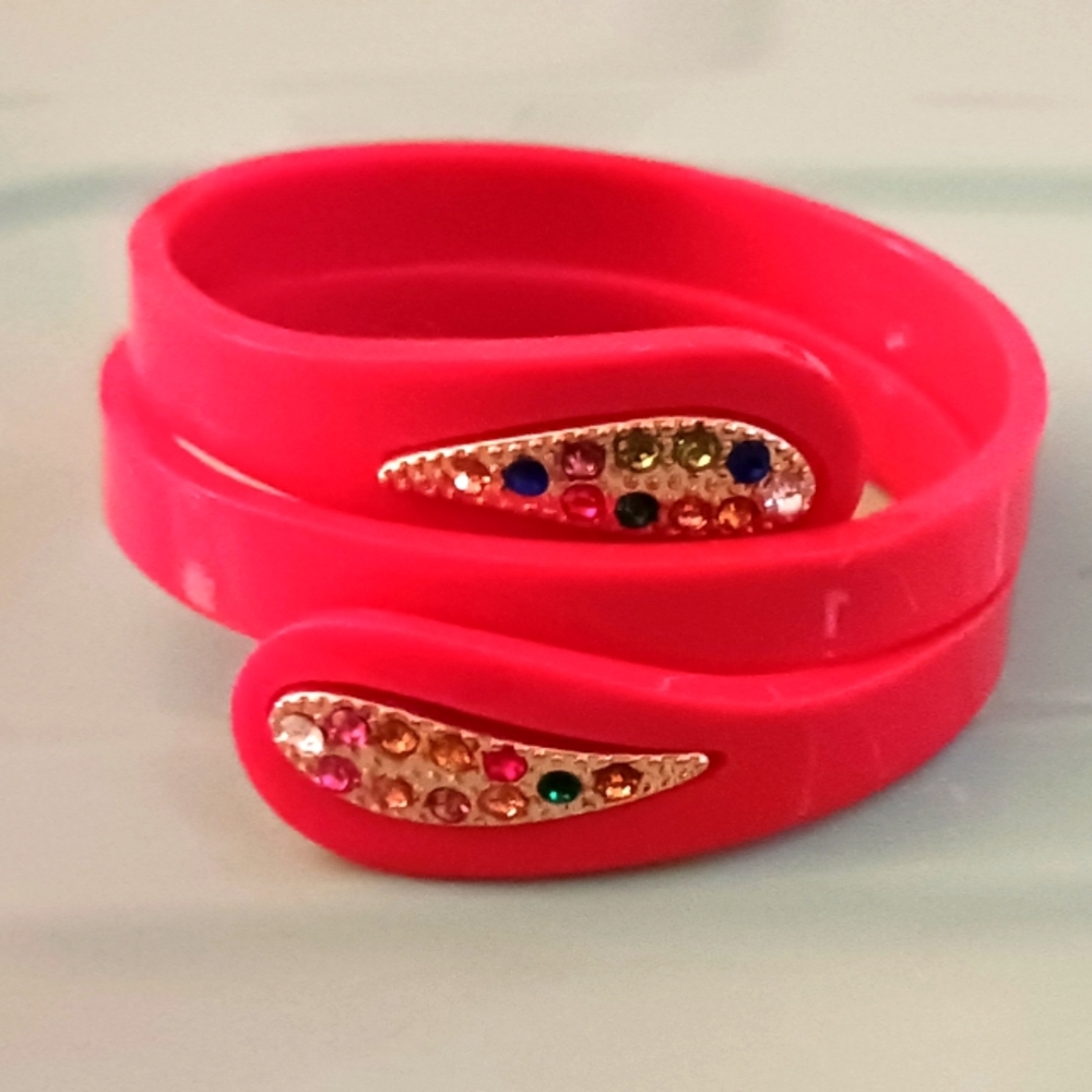 Red retro style wrap bangle